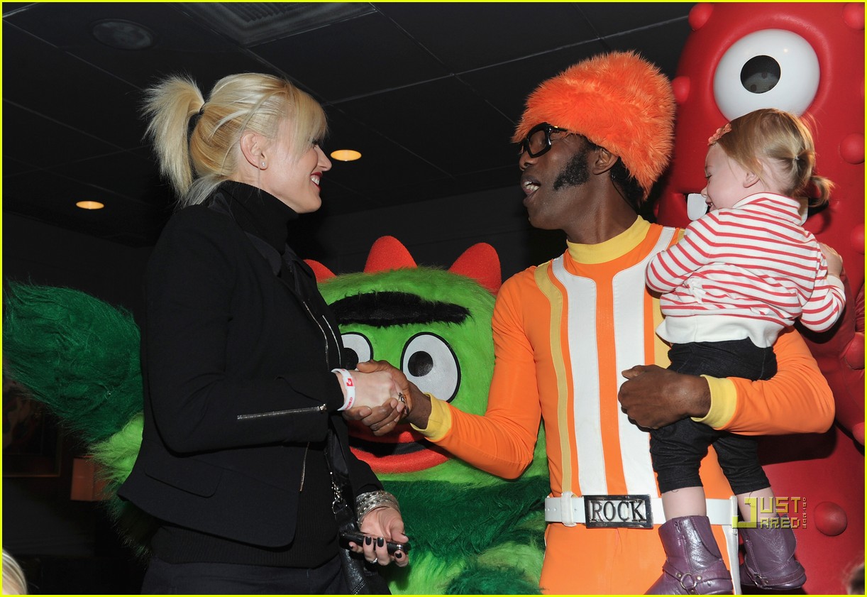 Gwen Stefani Yo Gabba Gabba! with Kingston & Zuma! Photo 2499025 Celebrity Babies, DJ Lance