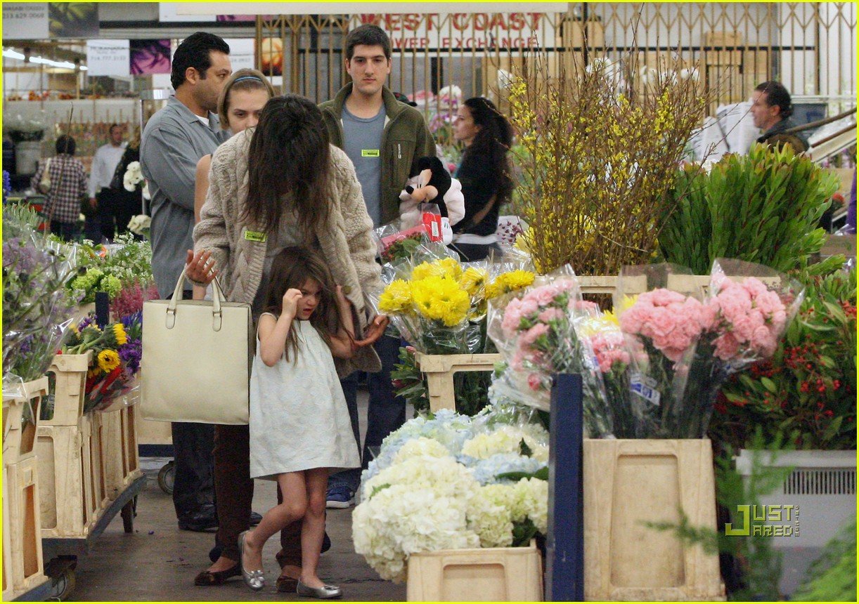 Katie Holmes & Suri Cruise Flower Power! Photo 2498304 Celebrity