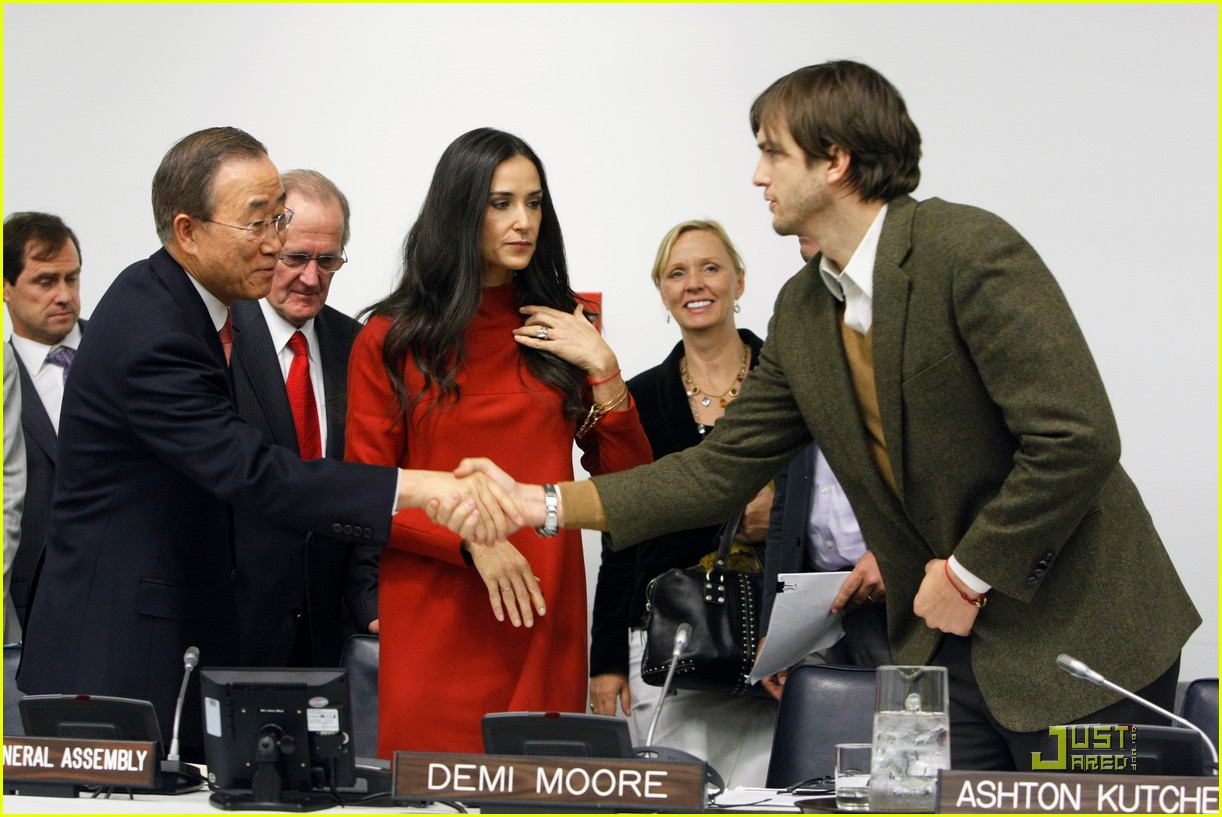 Demi Moore & Ashton Kutcher Stop Human Trafficking! Photo 2492949(01)
