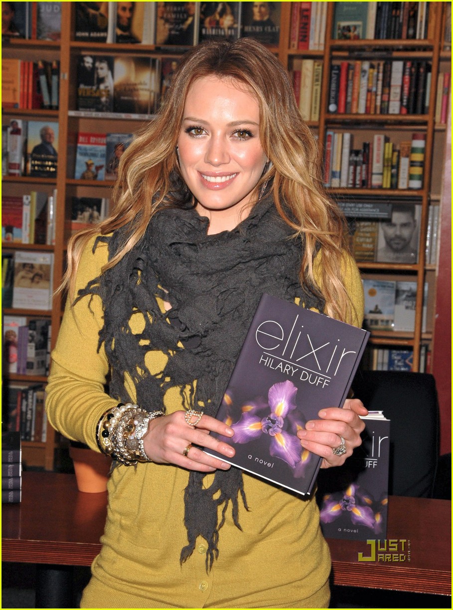 Hilary Duff Book Signing at Glendale Borders! Photo 2500320 Hilary