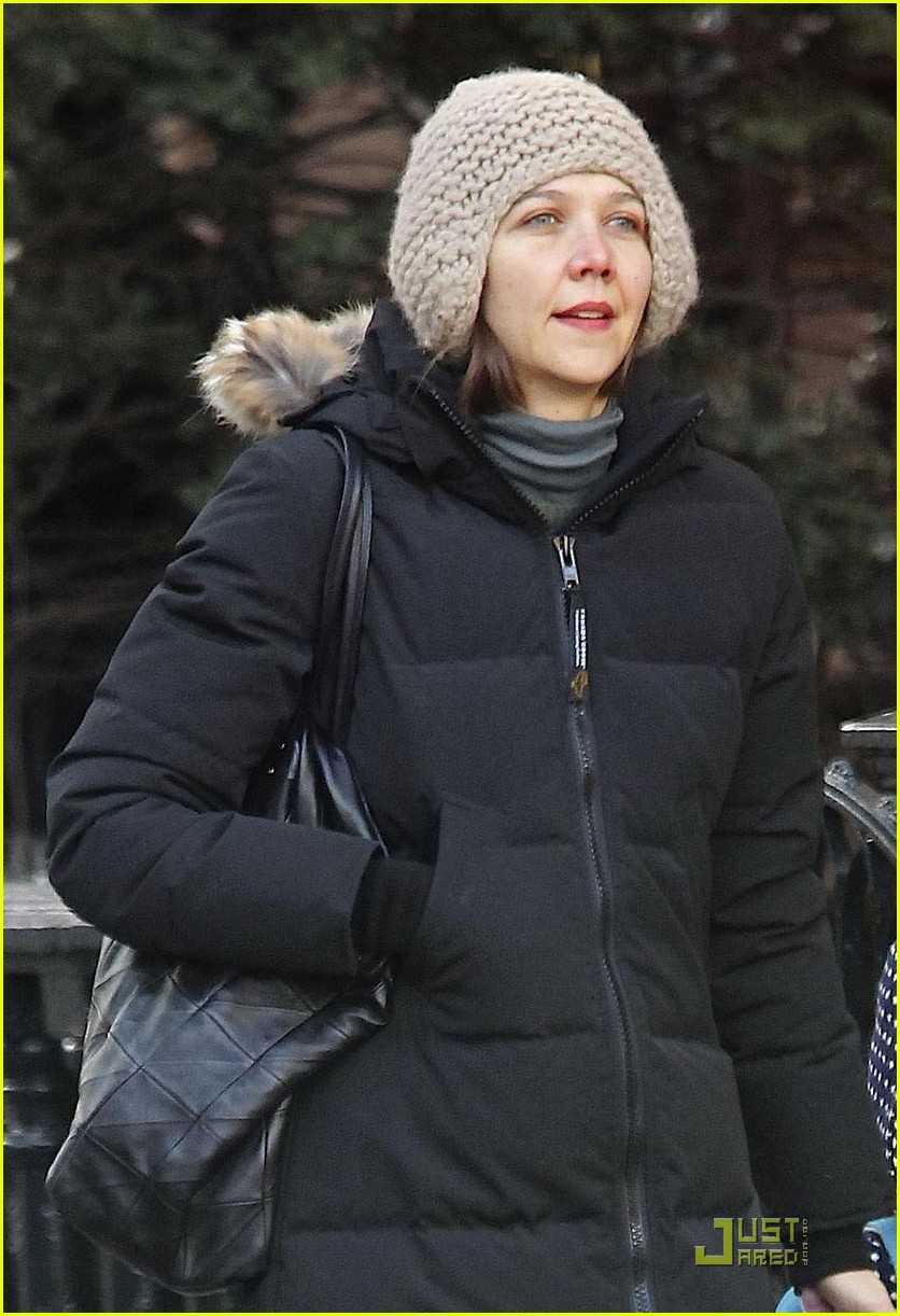 Maggie Gyllenhaal Bundled Up in Brooklyn! Photo 2502371 Celebrity