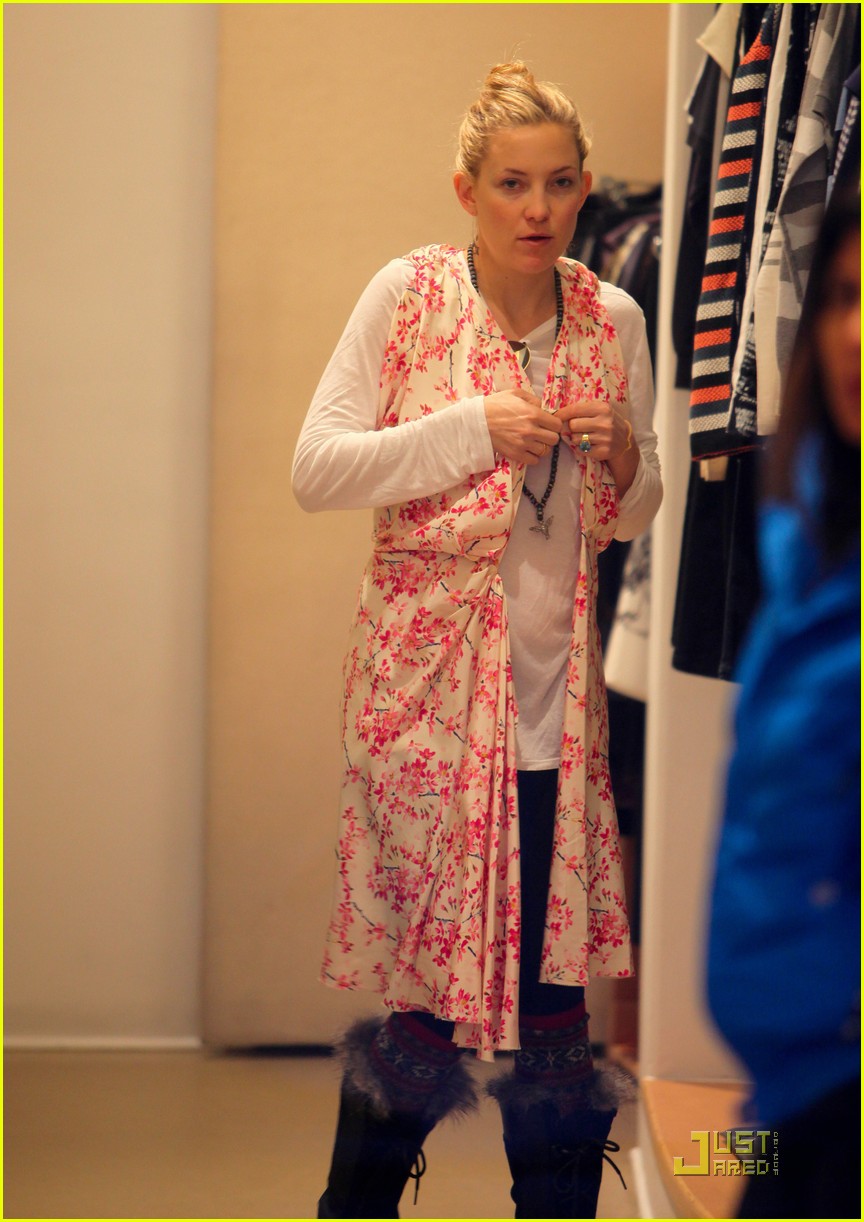 Kate Hudson Christmas Shopping with Matt Bellamy! Photo 2506284