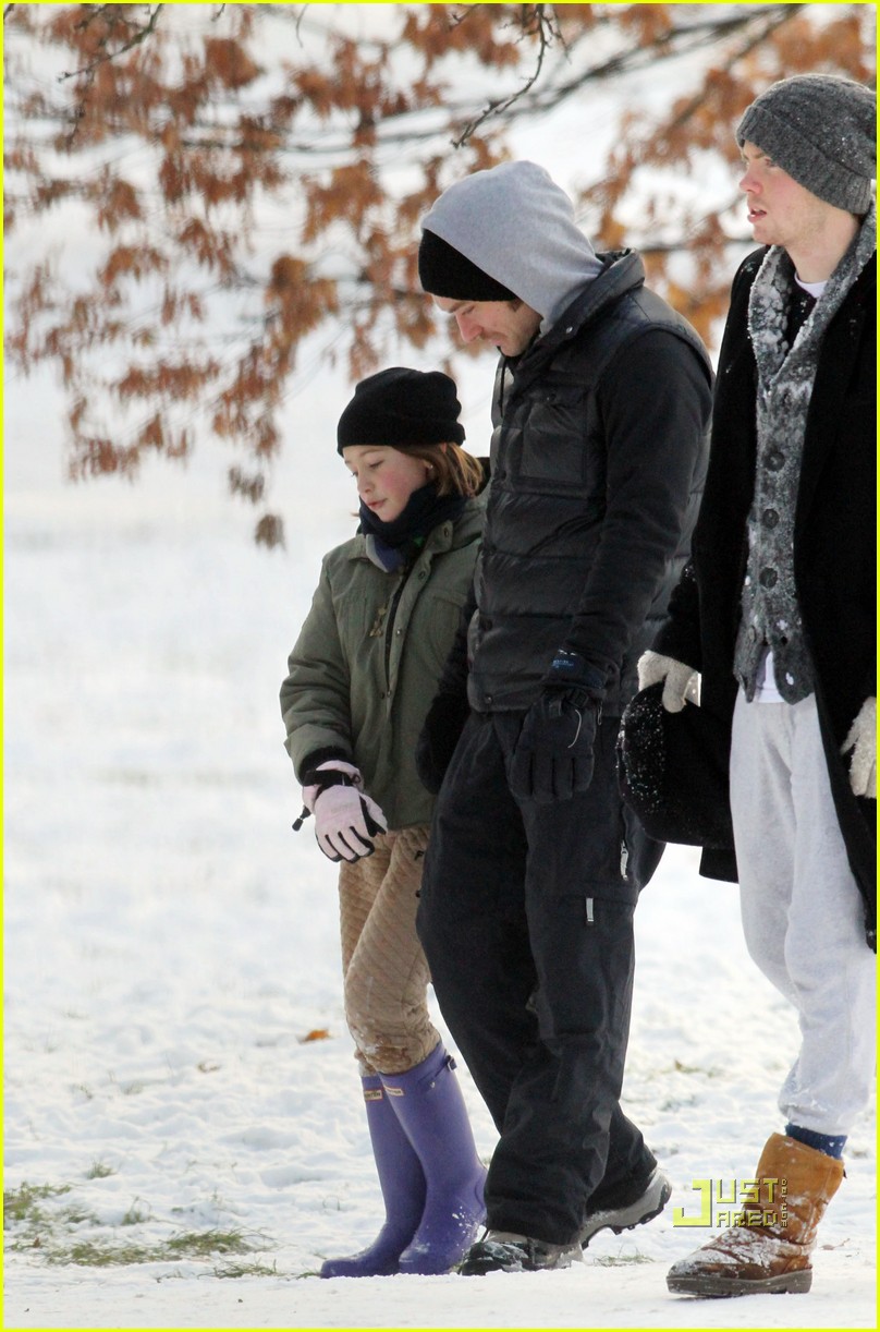 Jude Law Sledding with Rudy and Iris! Photo 2505215 Celebrity