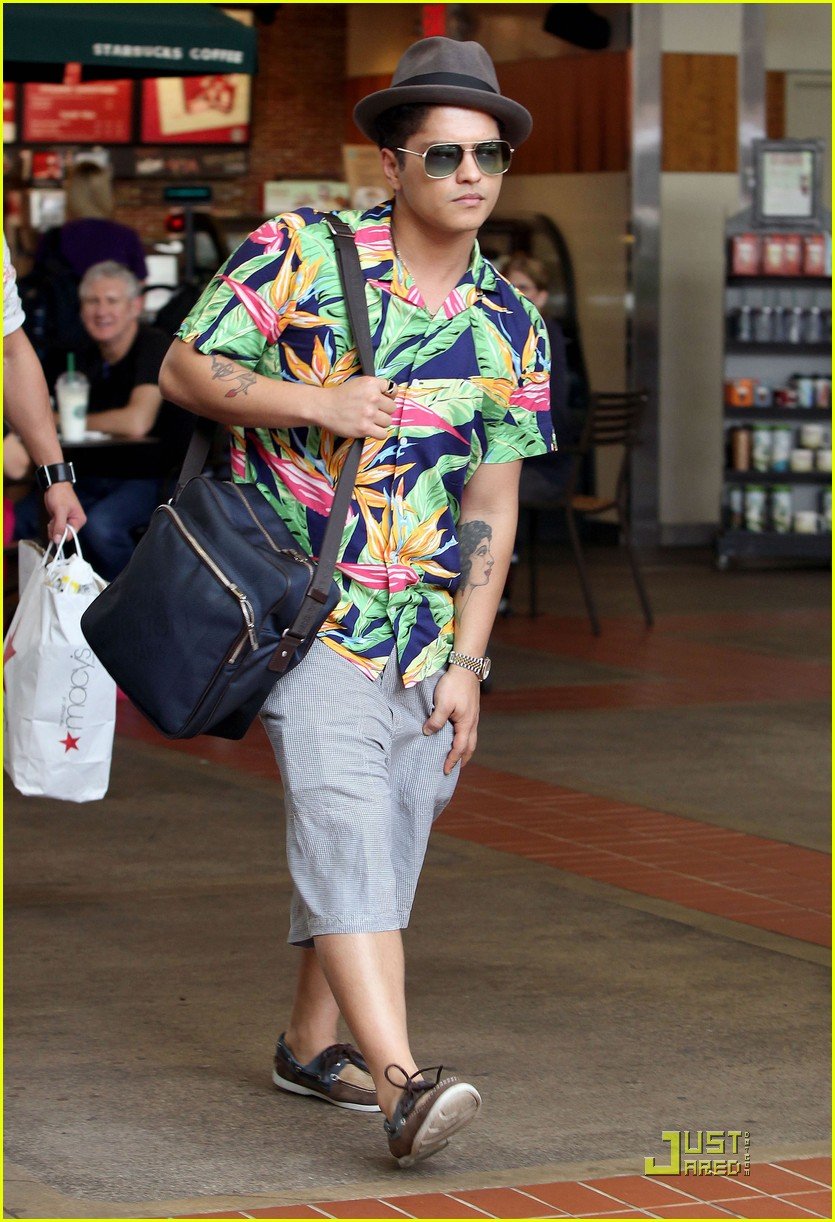 Bruno Mars Aloha Hawaii! Photo 2505609 Bruno Mars Pictures Just Jared