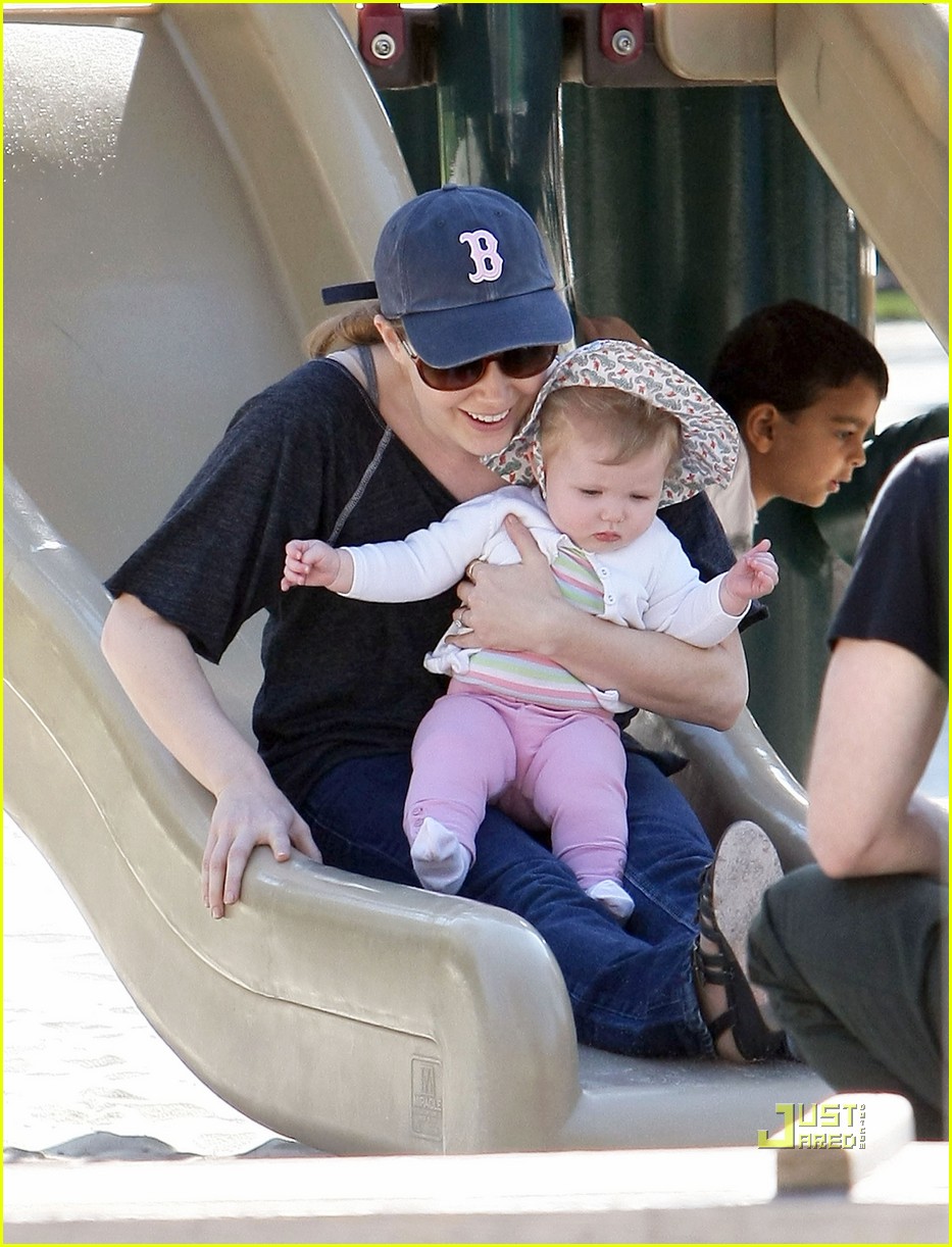 Amy Adams & Aviana Visit The Park Photo 2513128 Amy Adams, Aviana Le