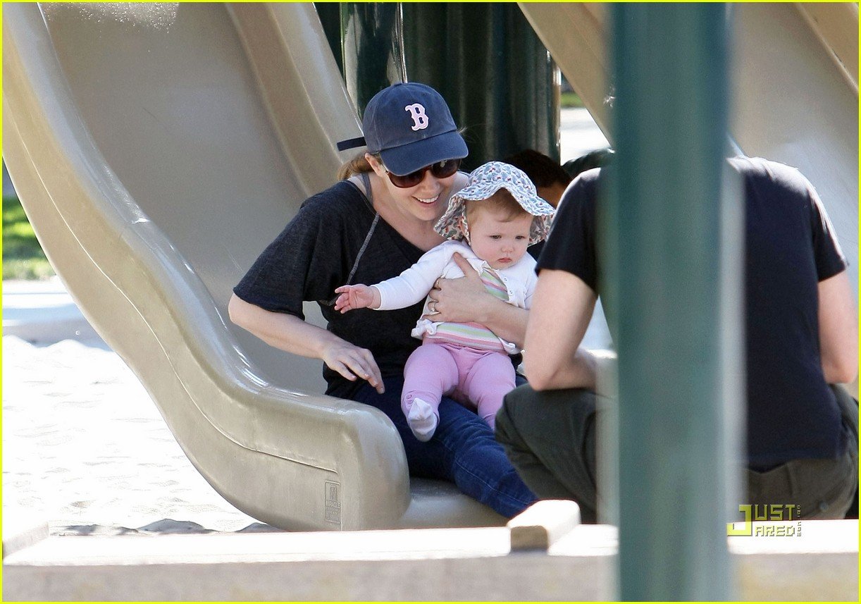 Amy Adams & Aviana Visit The Park Photo 2513131 Amy Adams, Aviana Le