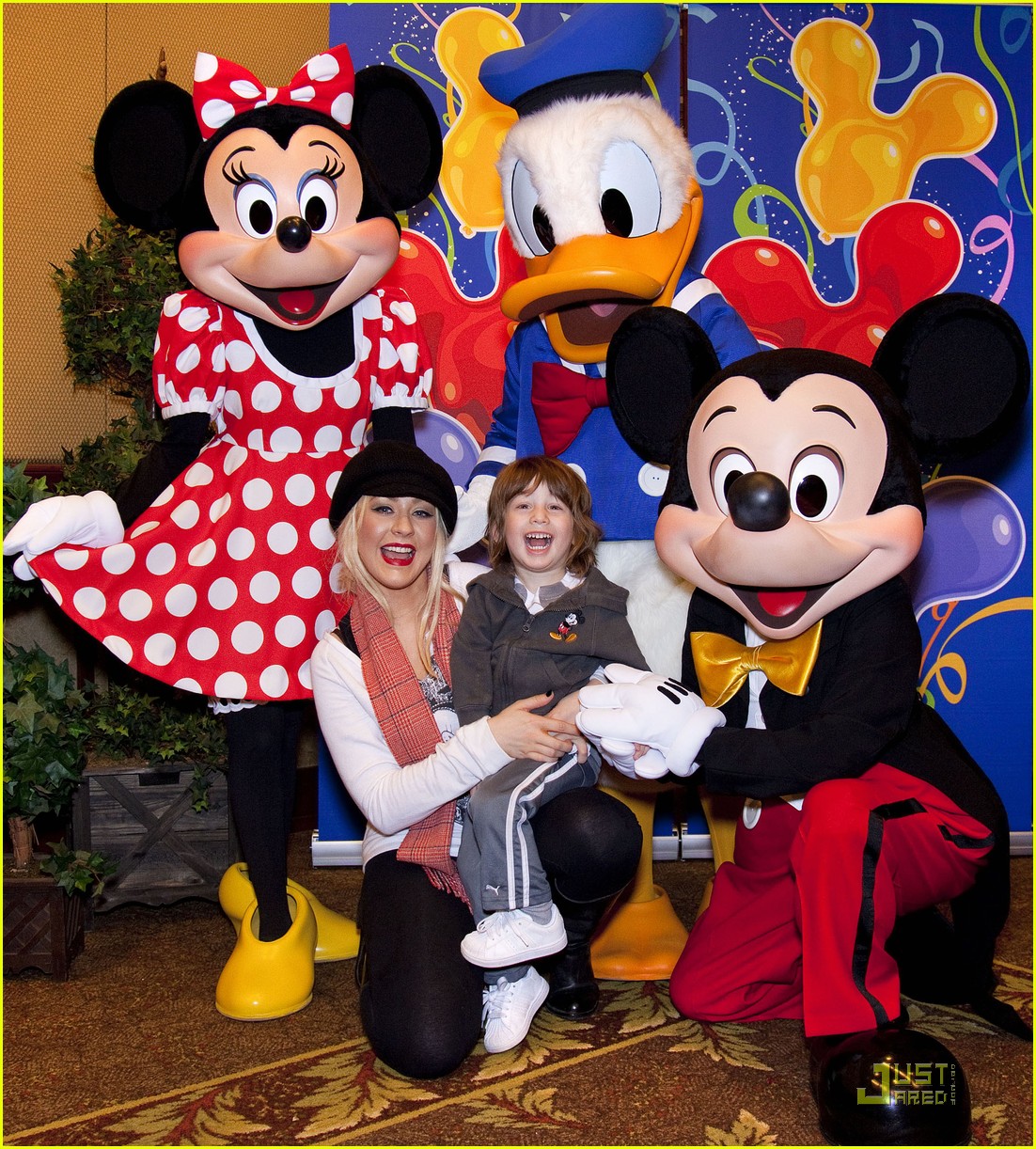 Christina Aguilera: Disneyland Birthday for Max!: Photo 2509996