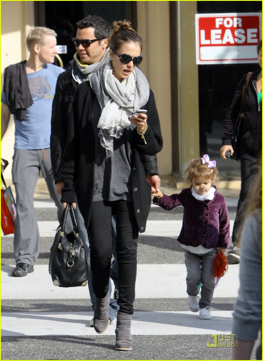 Jessica Alba Sunday Brunch with Cash & Honor! Photo 2509546 Cash