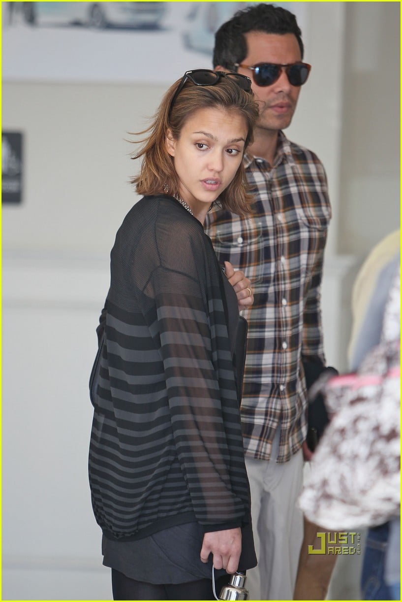 Jessica Alba Honor Hearts Cupcakes! Photo 2513763 Cash Warren