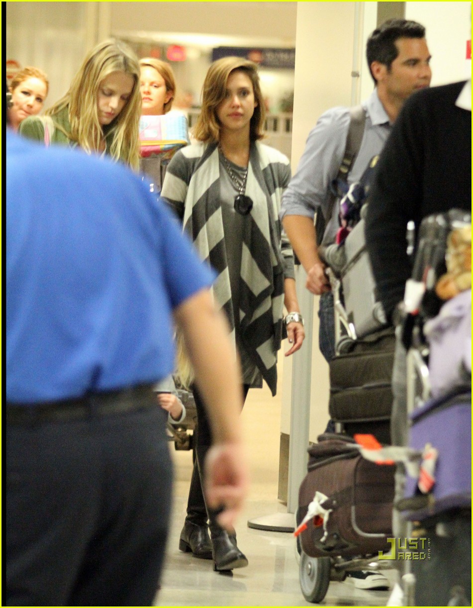 Jessica Alba & Honor Land at LAX Photo 2508287 Cash Warren