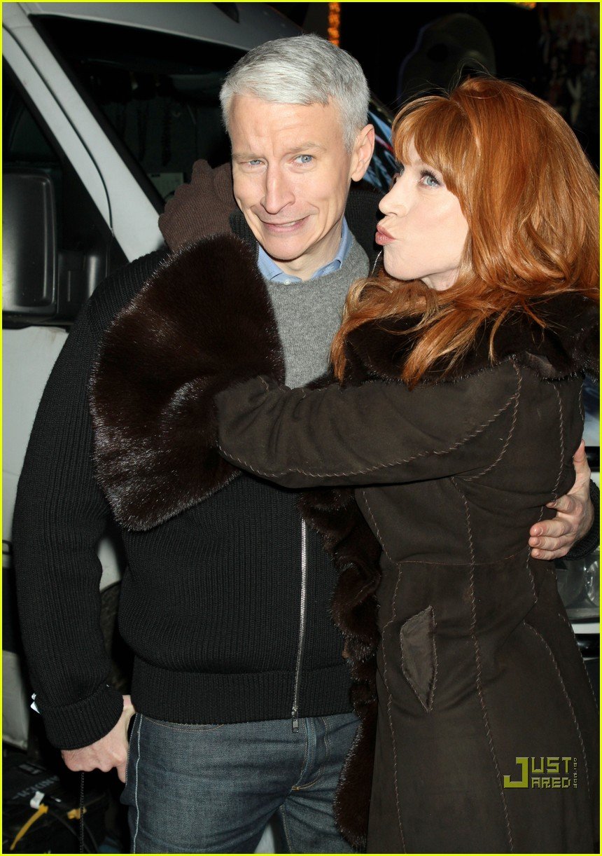 anderson cooper kissing kathy griffin 022507614