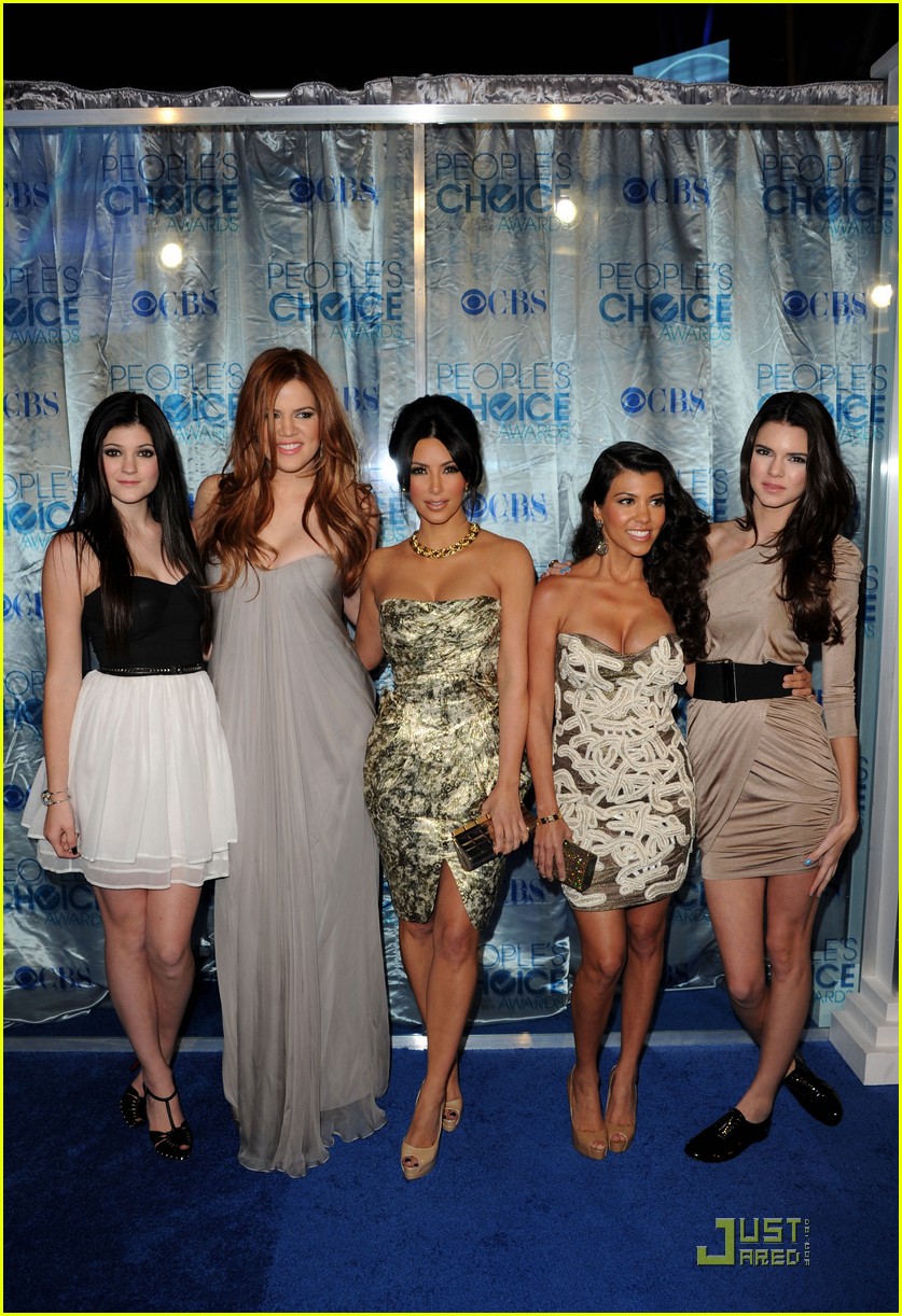 Kim Kardashian: People’s Choice Awards with Sisters!: Photo 2508471