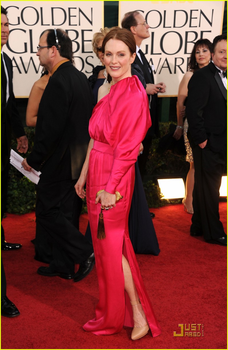 Julianne Moore & Annette Bening - Golden Globes 2011 Red Carpet: Photo