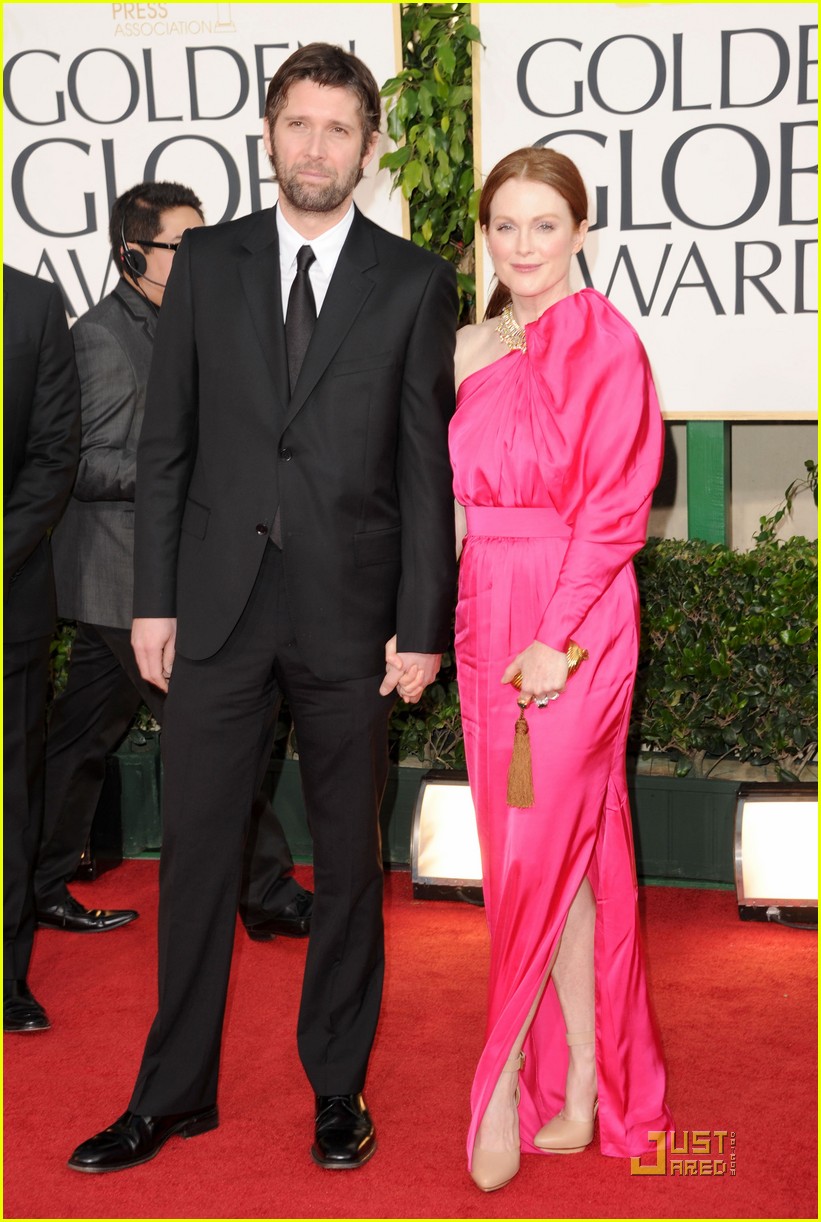 Julianne Moore & Annette Bening - Golden Globes 2011 Red Carpet: Photo