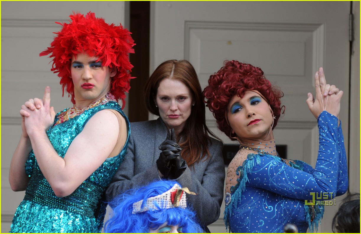 Julianne Moore Hasty Pudding Club's Woman of the Year! Photo 2514673