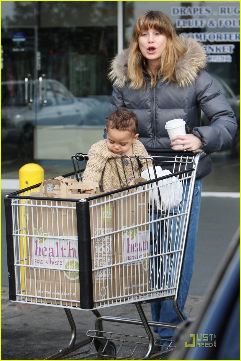 Ellen Pompeo Grocery Shopping with Stella! Photo 2509605 Celebrity(02)