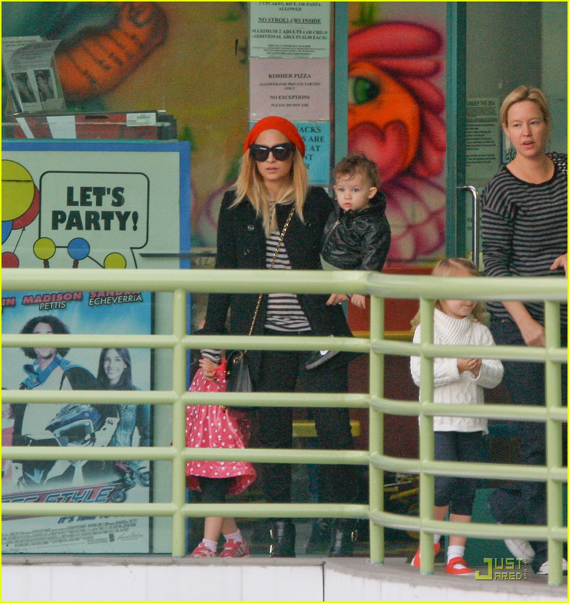 Nicole Richie Sparrow & Harlow's Playdate Pickup Photo 2508053(02)