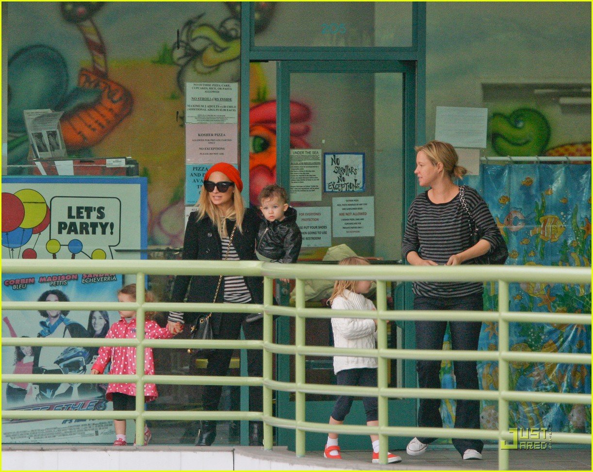 Nicole Richie Sparrow & Harlow's Playdate Pickup Photo 2508054