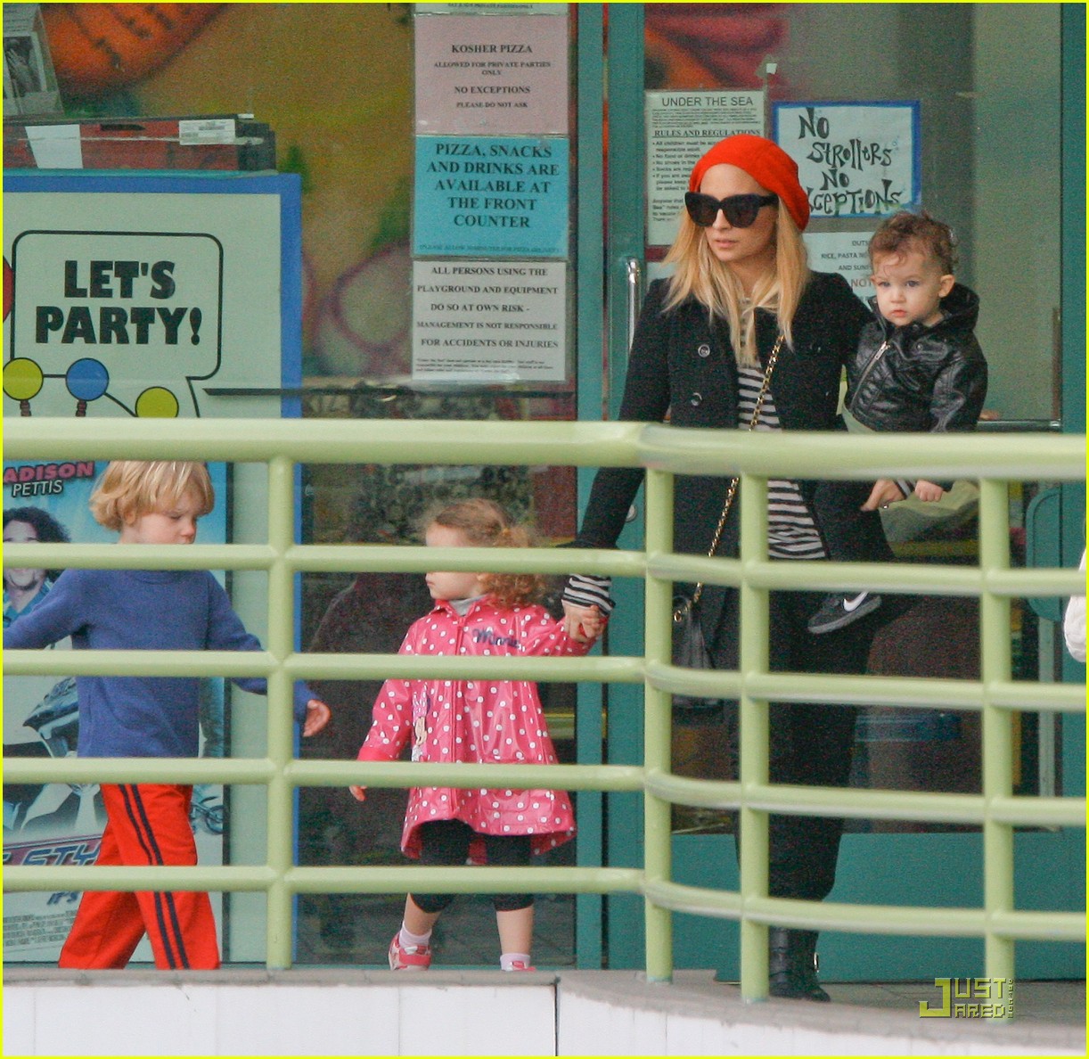 Nicole Richie Sparrow & Harlow's Playdate Pickup Photo 2508055