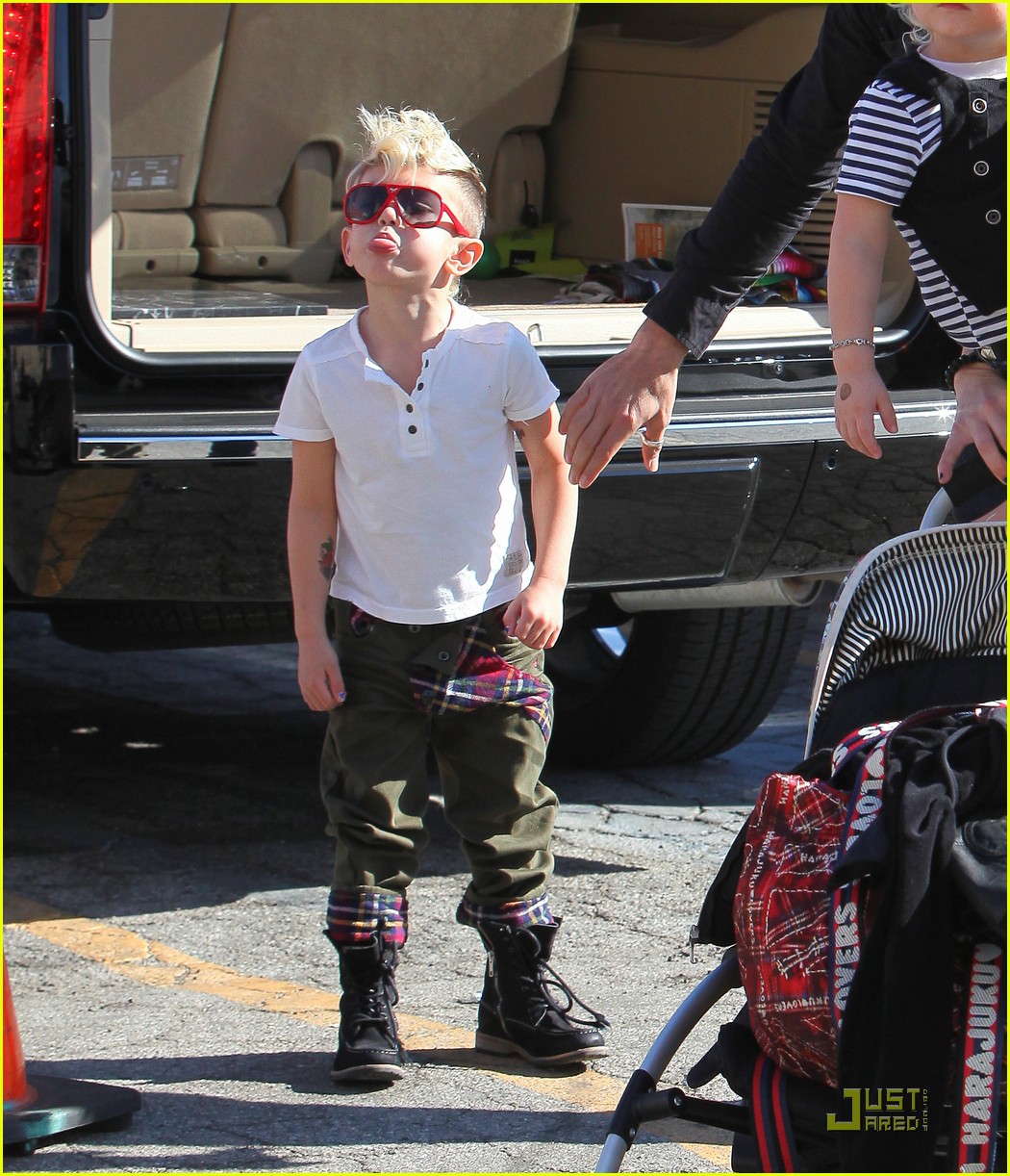 Gavin Rossdale Matching Sunglasses with Kingston & Zuma! Photo(01)