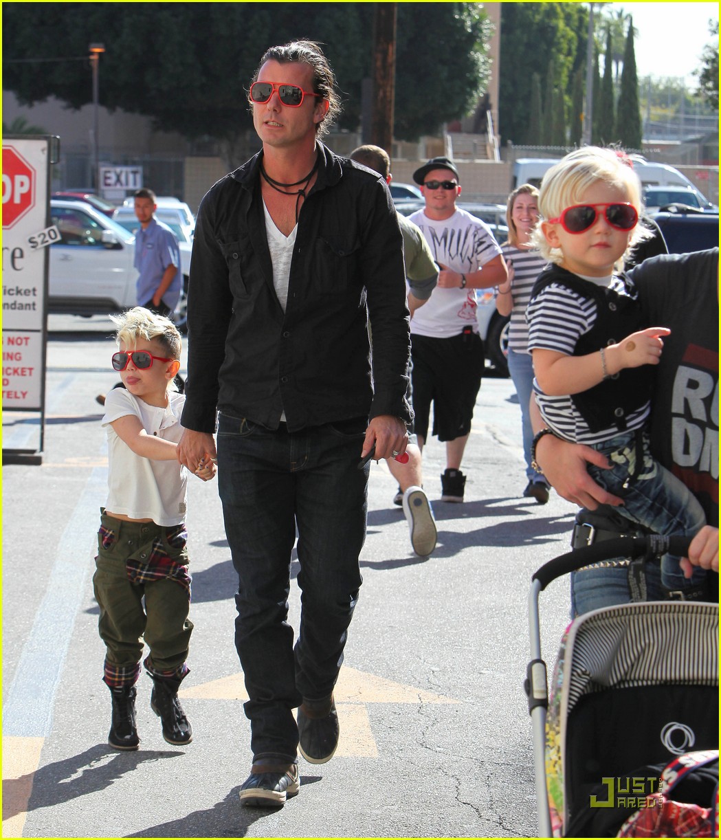 Gavin Rossdale Matching Sunglasses with Kingston & Zuma! Photo