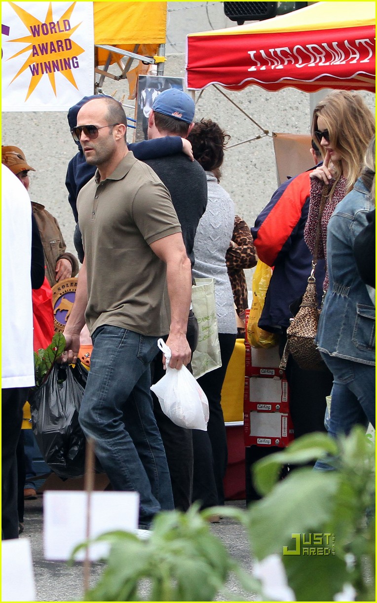 Rosie HuntingtonWhiteley Farmers Market with Jason Statham! Photo
