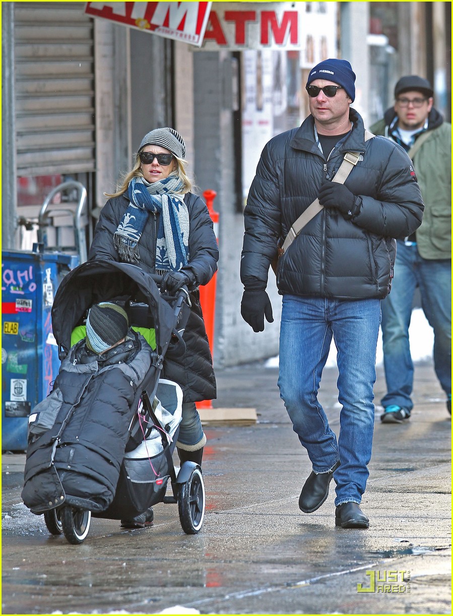 Naomi Watts & Liev Schreiber Museum Trip with the Boys! Photo 2513303