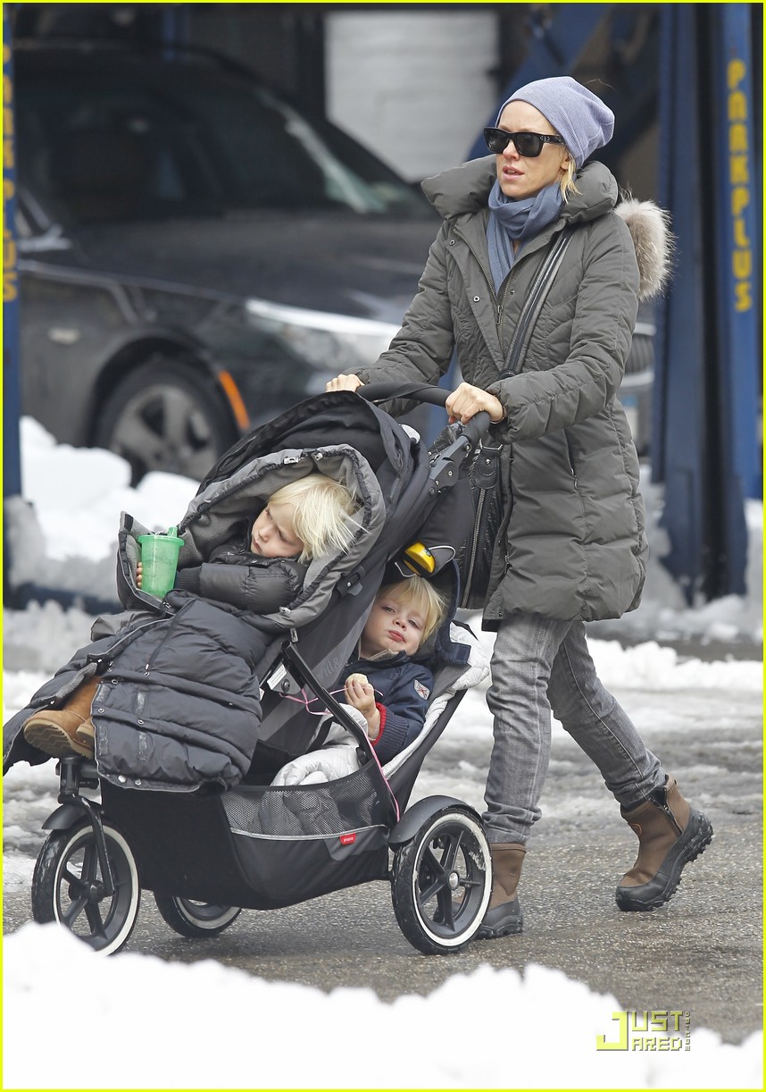 Naomi Watts Strolling with Sasha & Samuel! Photo 2515078 Alexander(00)