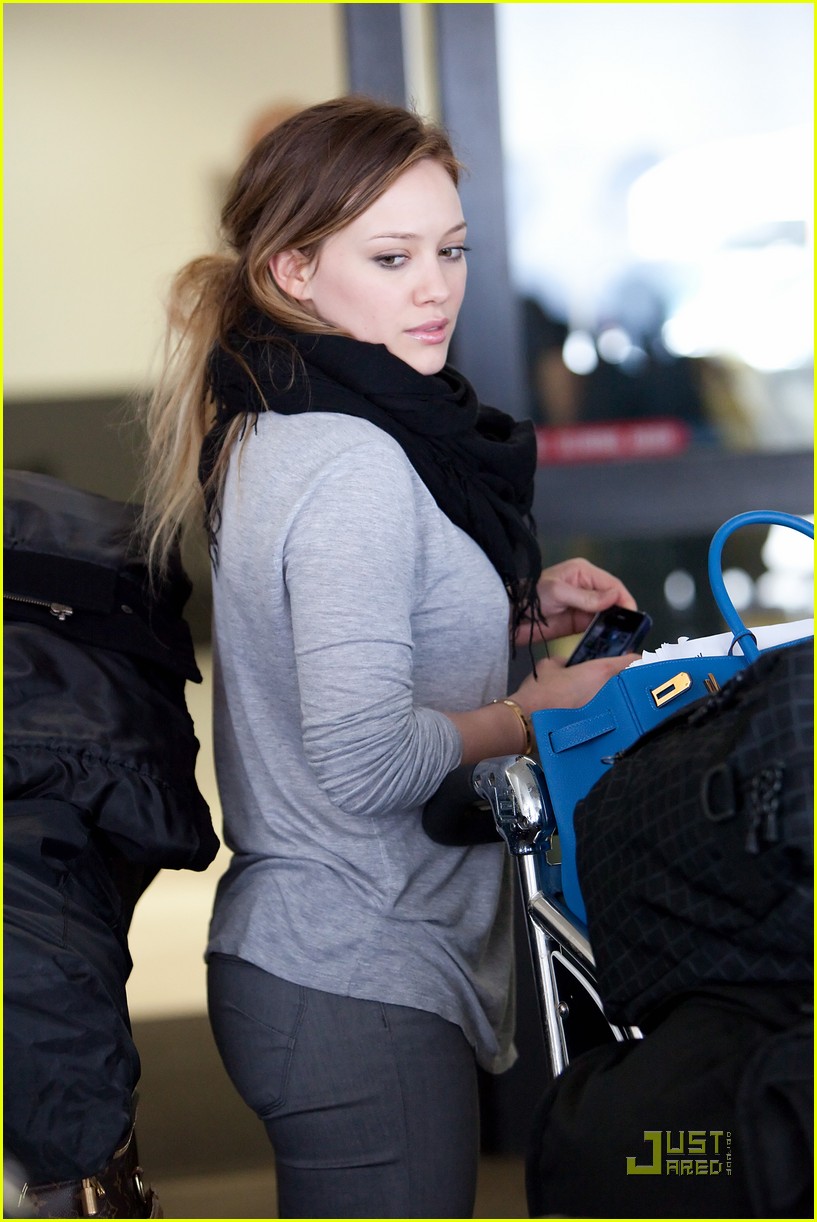 Photo: hilary duff lax arrival 03 | Photo 2518685 | Just Jared