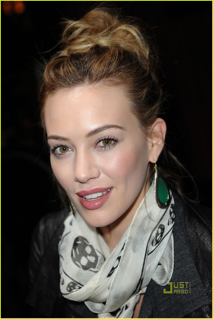 Hilary Duff 'Elixir' Signing in Paris! Photo 2516503 Hilary Duff