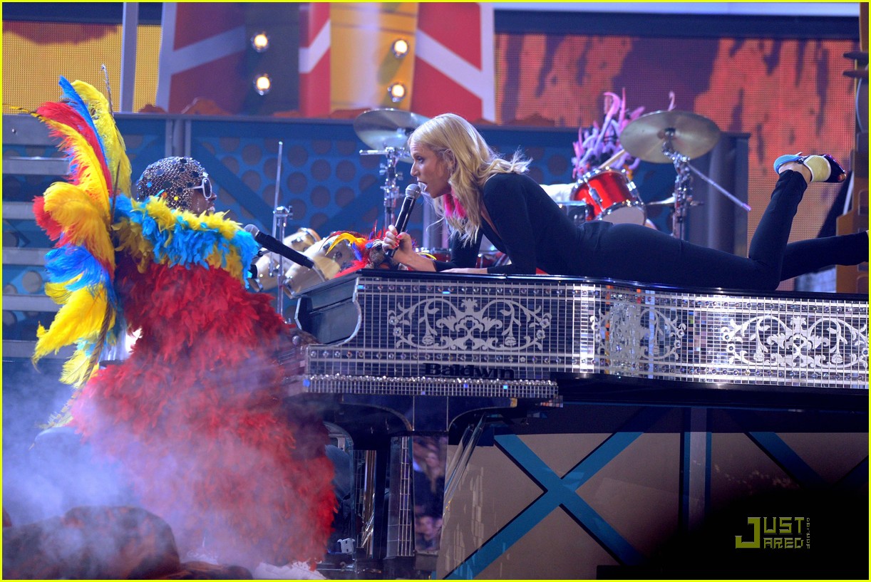 Paltrow You' Grammy Performance with Cee Lo Green