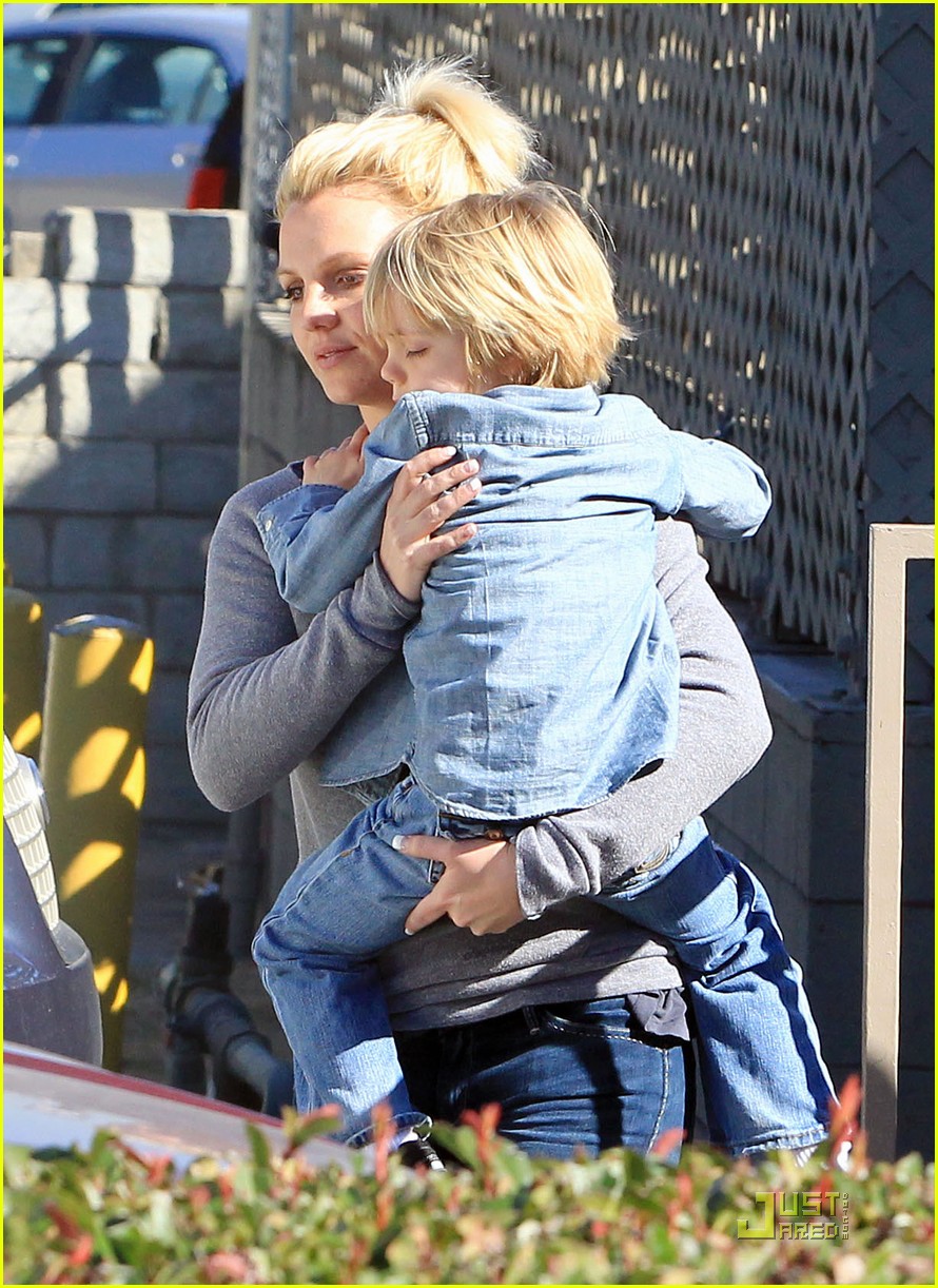 Britney Spears Karate Practice with Jayden James! Photo 2518451(02)