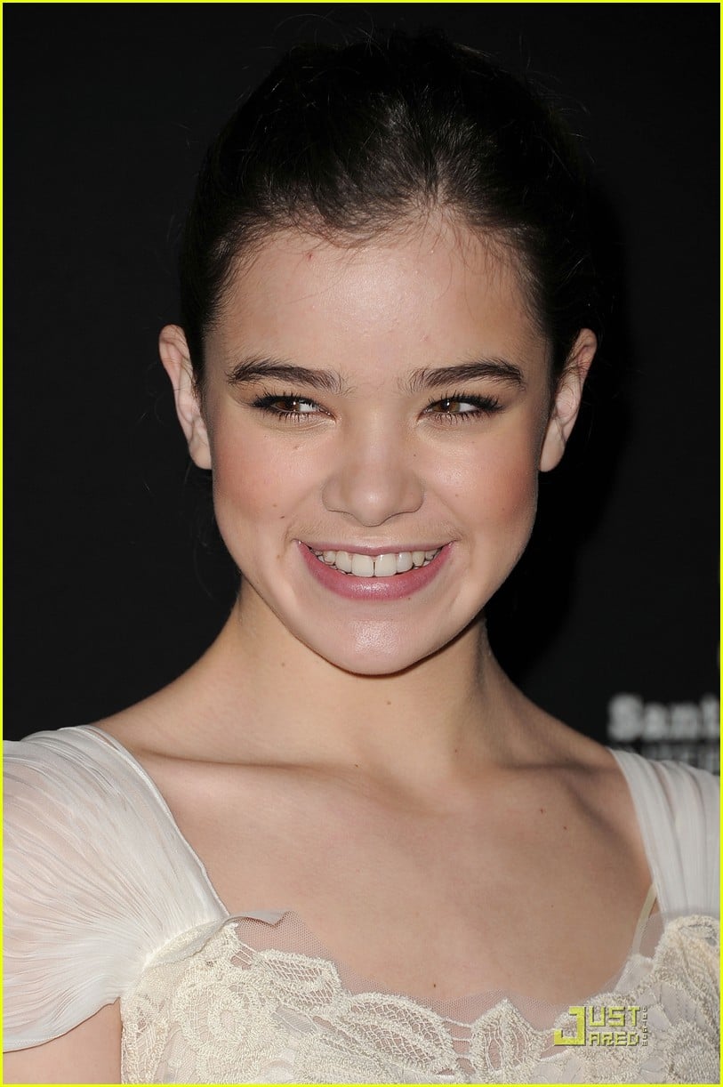 Hailee Steinfeld: Virtuosos Award Tribute at SBIFF!: Photo 2517085
