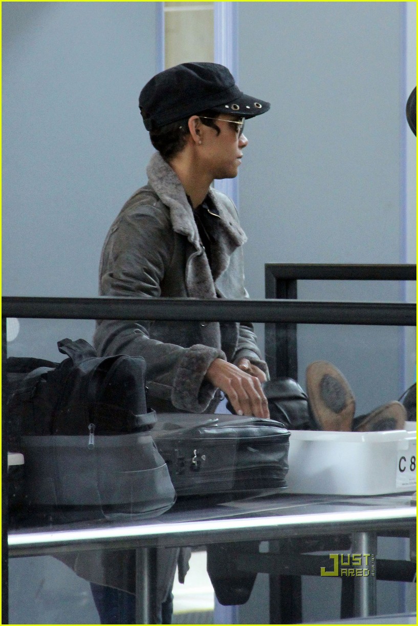 Halle Berry I Hope Nahla is Proud of Me! Photo 2525507 Halle Berry(02)