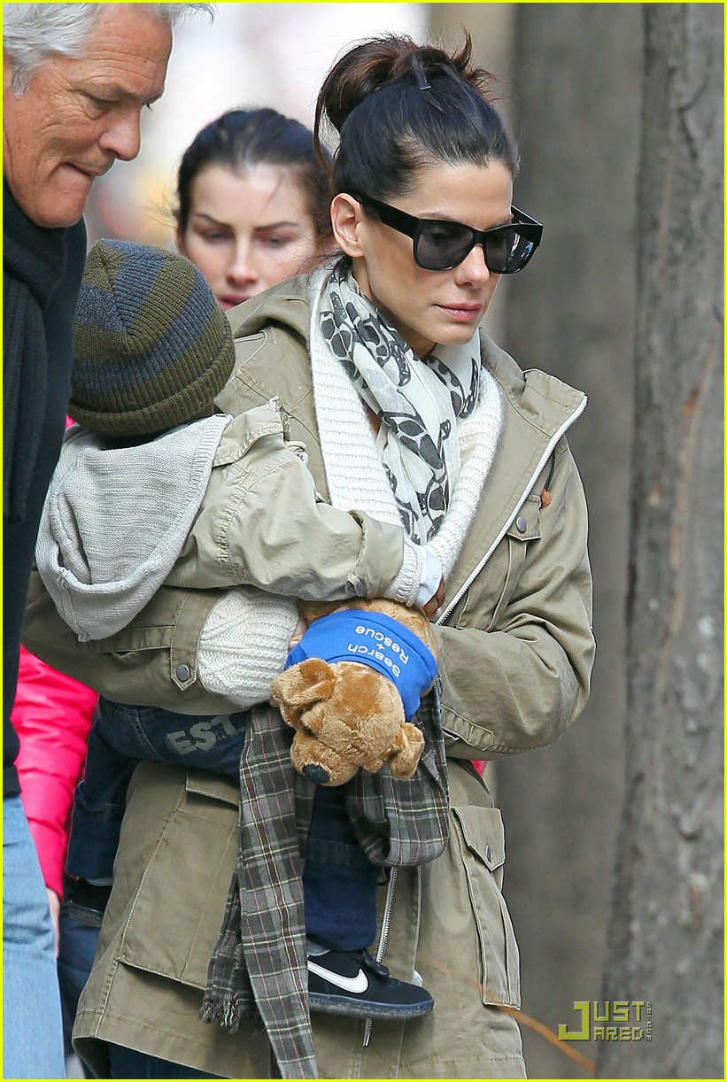 Sandra Bullock Saturday in Soho with Louis Photo 2527158 Celebrity