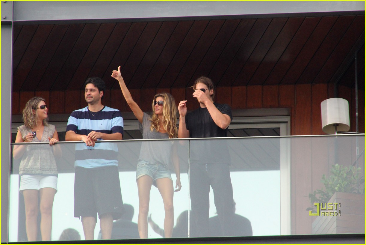 Gisele Bundchen & Tom Brady Balcony in Brazil! Photo 2525866 Gisele