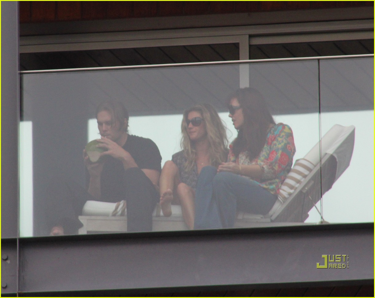 Gisele Bundchen & Tom Brady Balcony in Brazil! Photo 2525870 Gisele