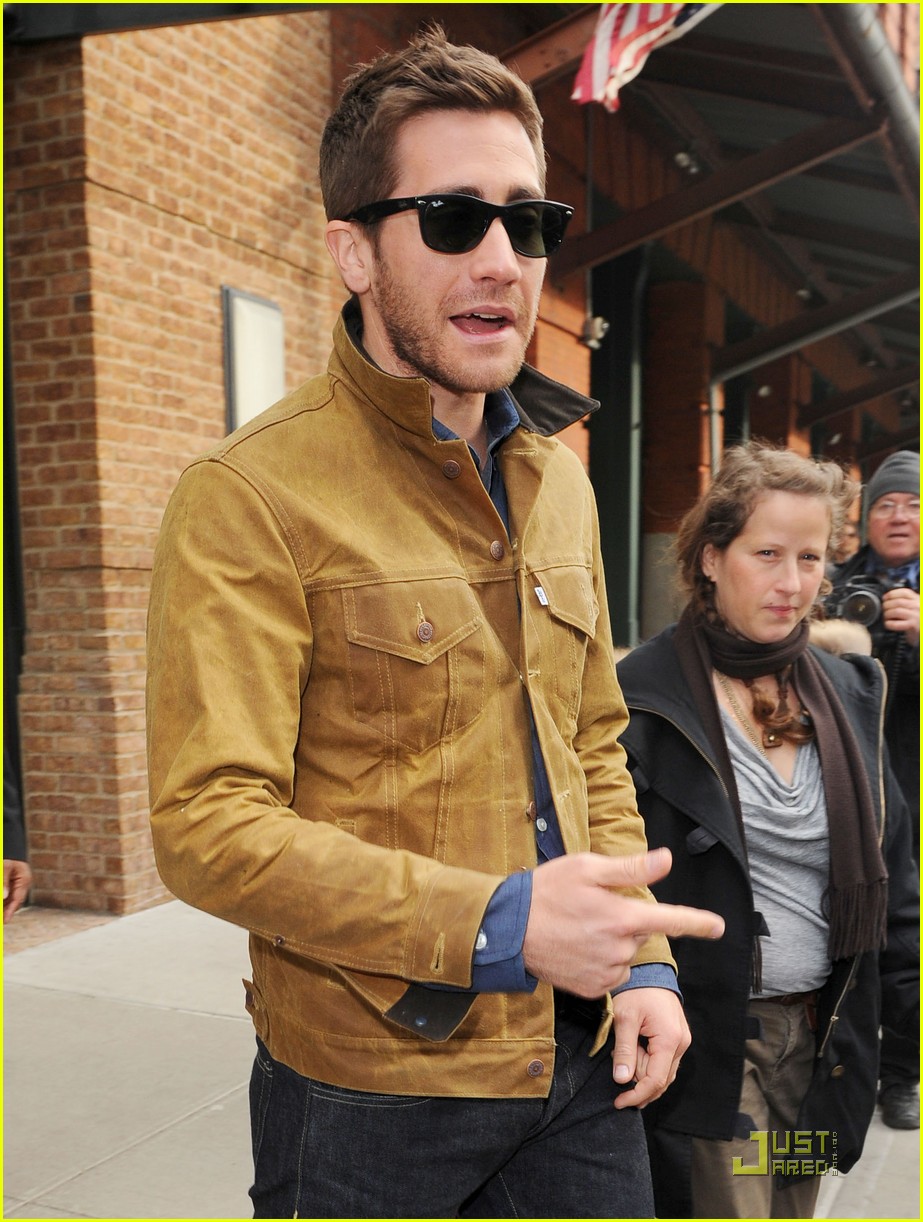 Jake Gyllenhaal: Fascinated with 'Source Code' Idea: Photo 2531628 ...