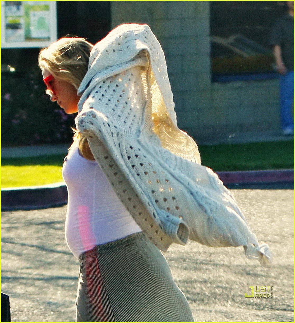 Kate Hudson Baby Bump in Malibu! Photo 2525419 Kate Hudson