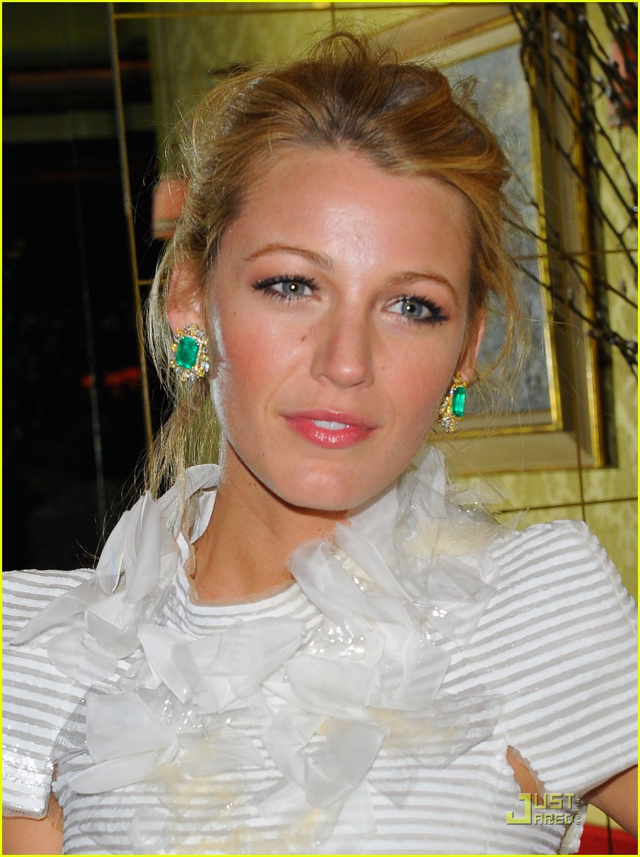 Blake Lively Chanel Dinner! Photo 2524622 Blake Lively Photos