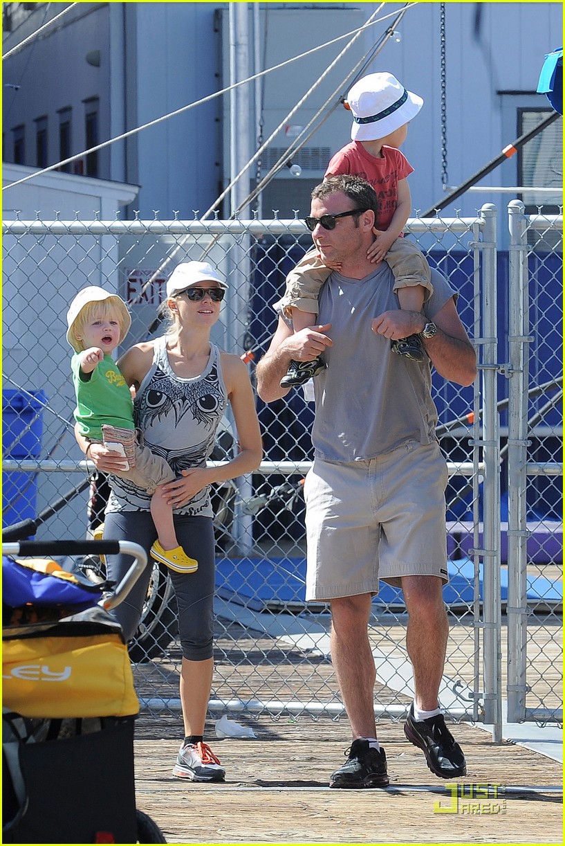 Naomi Watts & Liev Schreiber Family Fun at the Pier! Photo 2527090