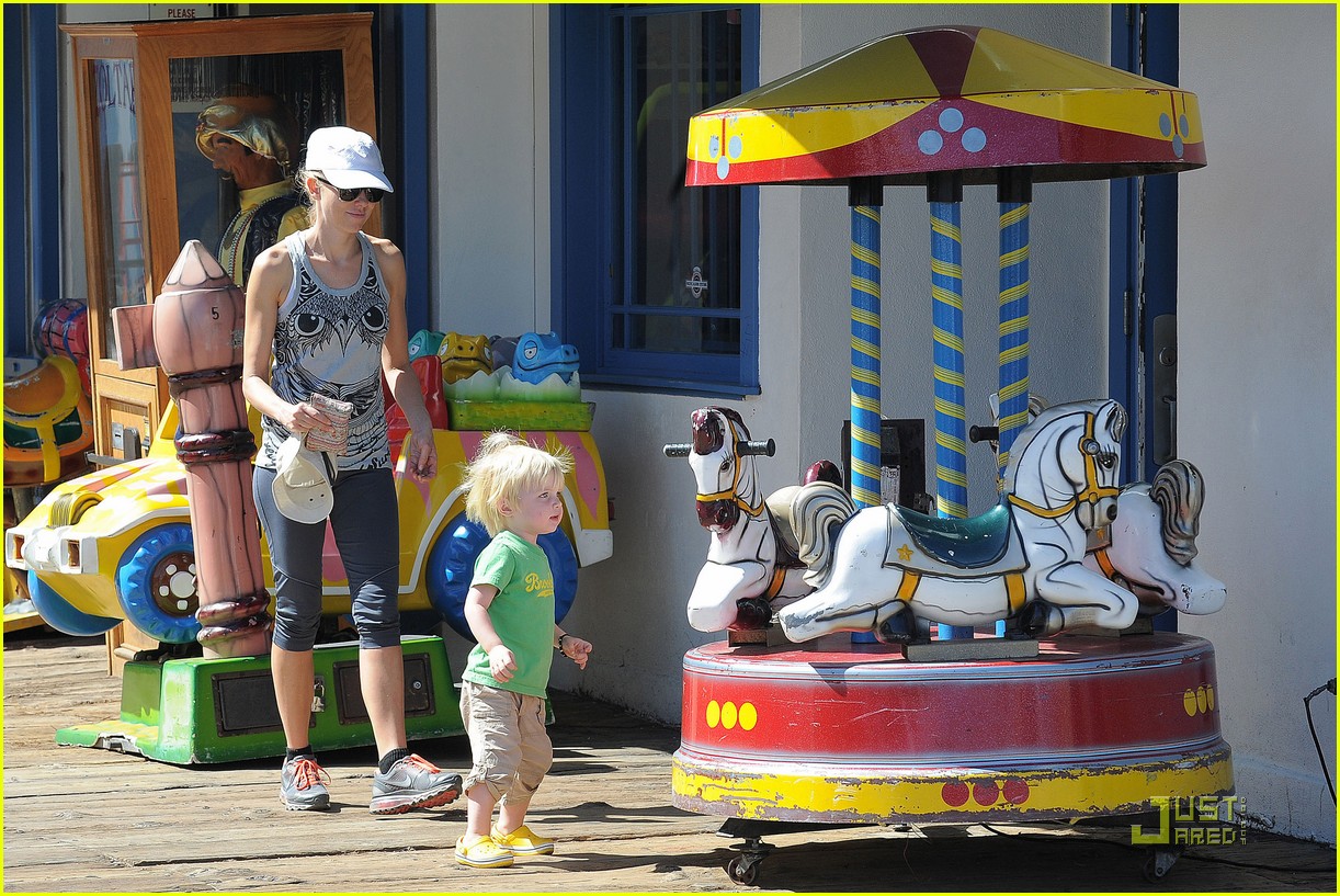 Naomi Watts & Liev Schreiber Family Fun at the Pier! Photo 2527092