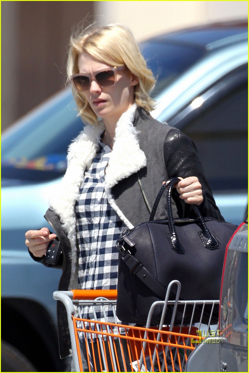 January Jones Home Depot Run! Photo 2534518 January Jones Photos