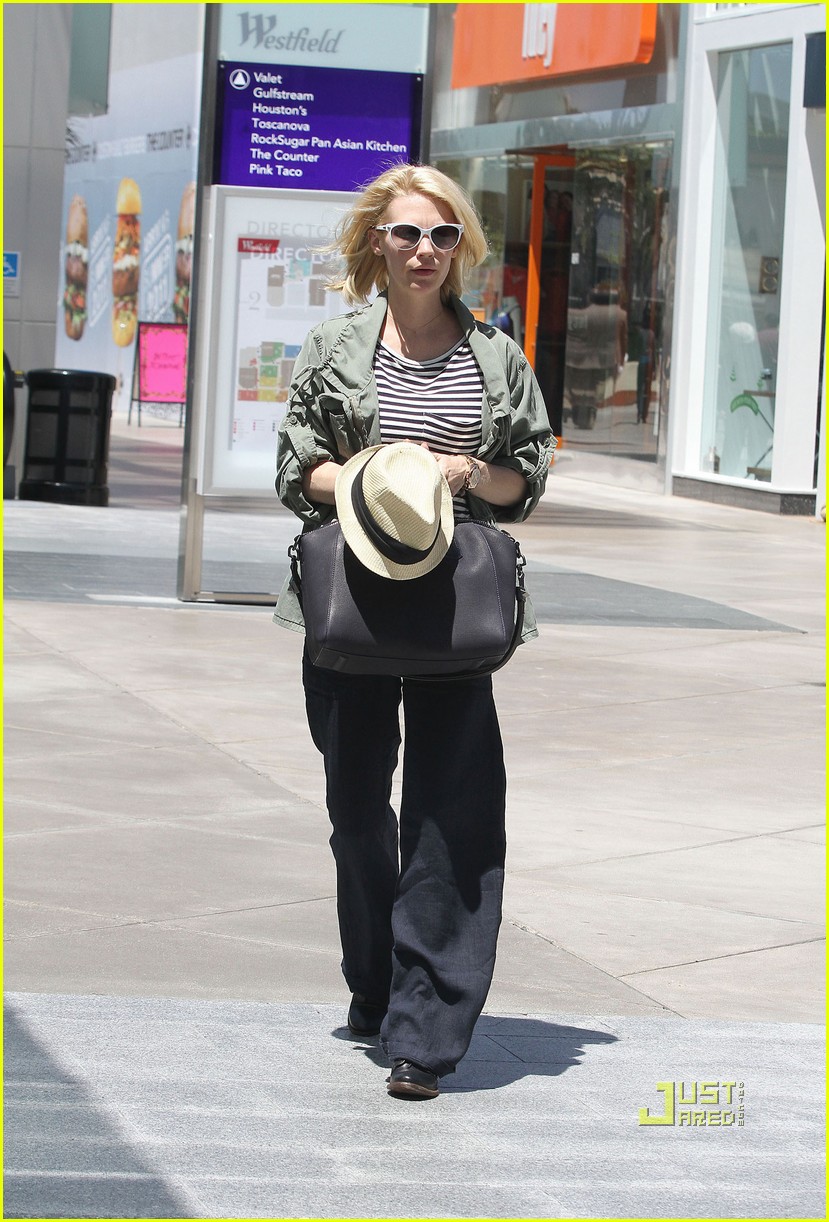 January Jones Fixture Shopping at Home Depot Photo 2538699 January