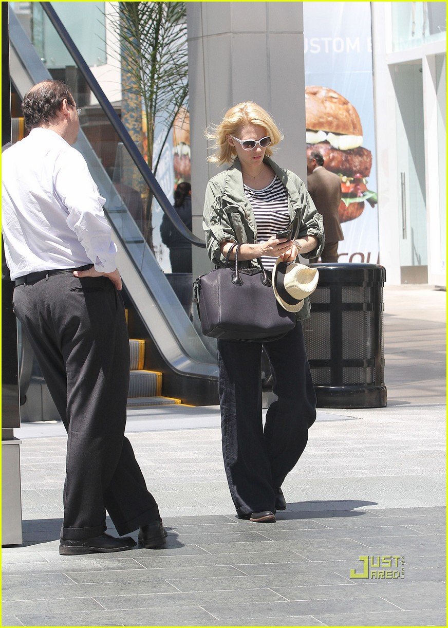 January Jones Fixture Shopping at Home Depot Photo 2538701 January