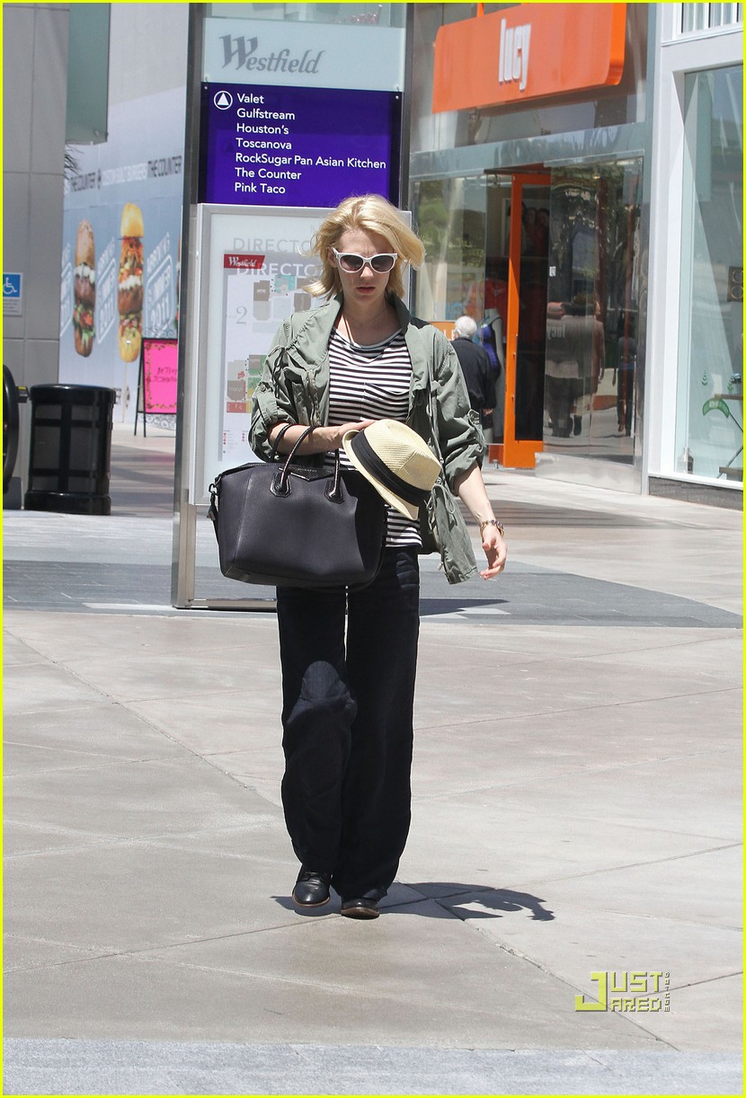 January Jones Fixture Shopping at Home Depot Photo 2538708 January