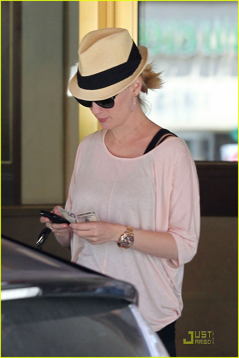 January Jones Pregnancy Munchies Photo 2539339 January Jones