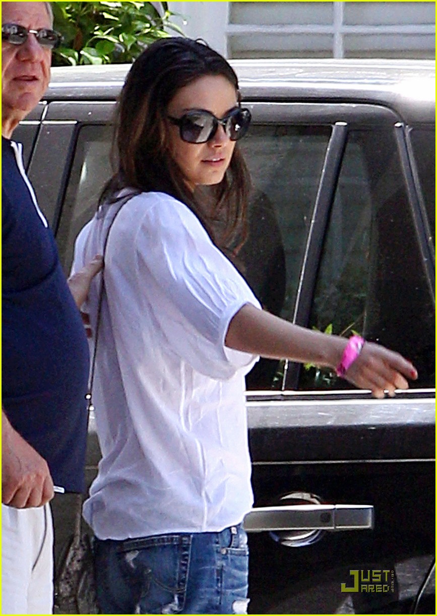 Mila Kunis Daddy's Little Girl! Photo 2536332 Mila Kunis Photos