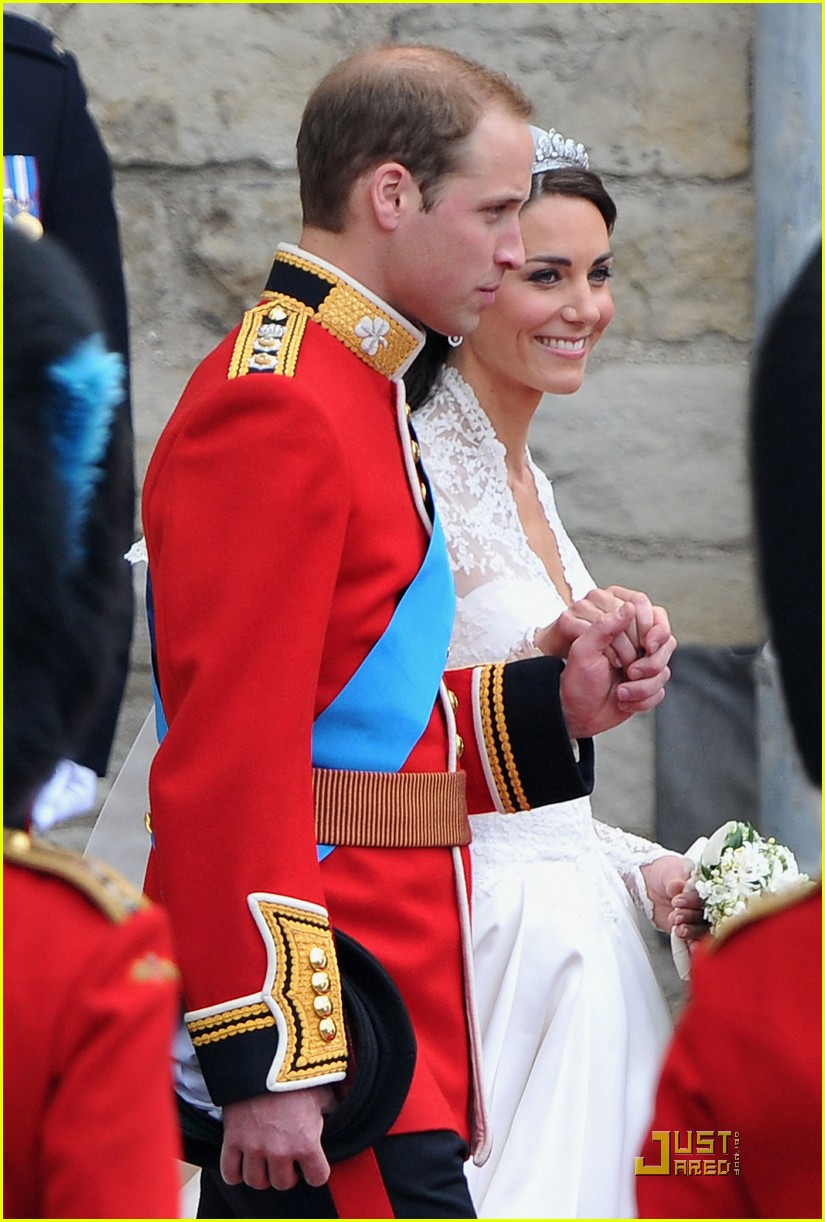Prince William & Kate Middleton Carriage Procession Photo 2539170