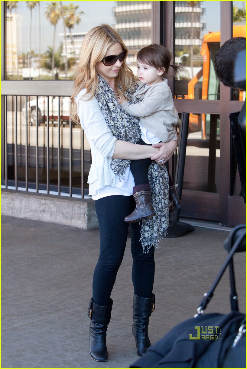 Sarah Michelle Gellar: LAX with Charlotte!: Photo 2533015 | Celebrity